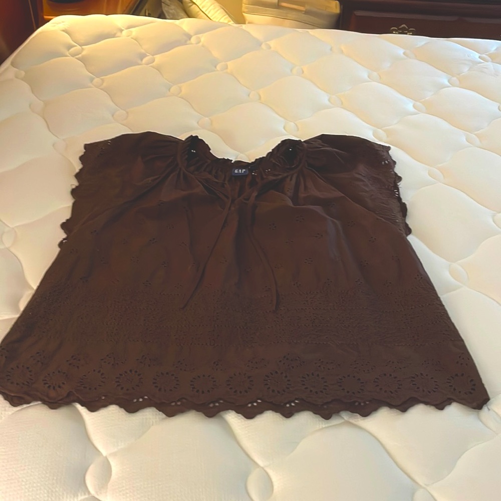 Brown eyelet smock look cap sleeve top from Gap XL